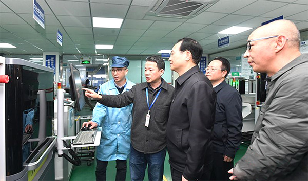 福建省委常委、福州市委書記林寶金一行蒞臨睿能科技調(diào)研(圖2)