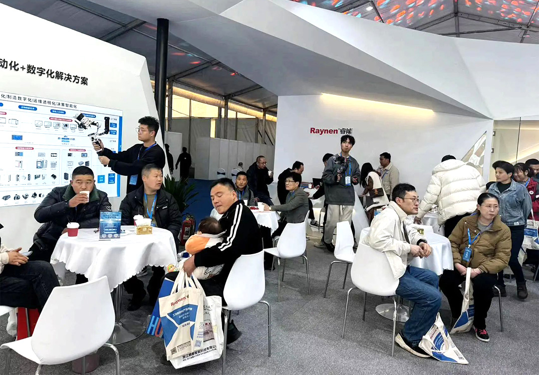濮院展會精彩回顧 | 睿能展位人潮涌動，行業(yè)前沿技術一覽無余https://mmbiz.qpic.cn/mmbiz_jpg/uVPLicGse1zfSGAnFj8sU92BkOhtqnEerEJasH17wcFWMmXUSNBo3ibFJKHRHTG82ccnGjNOMEhdcbEAZuheWEIQ/640?wx_fmt=jpeg&from=appmsg&tp=wxpic&wxfrom=5&wx_(圖10)
